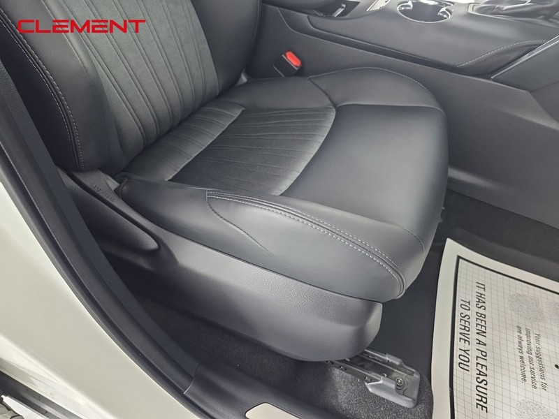 Toyota Venza Vehicle Full-screen Gallery Image 30