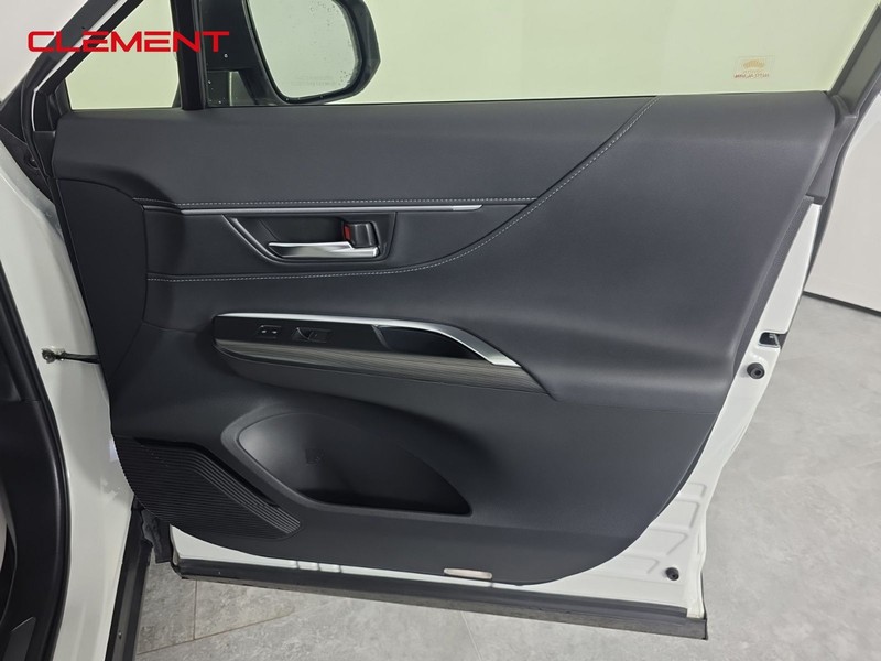 Toyota Venza Vehicle Full-screen Gallery Image 32