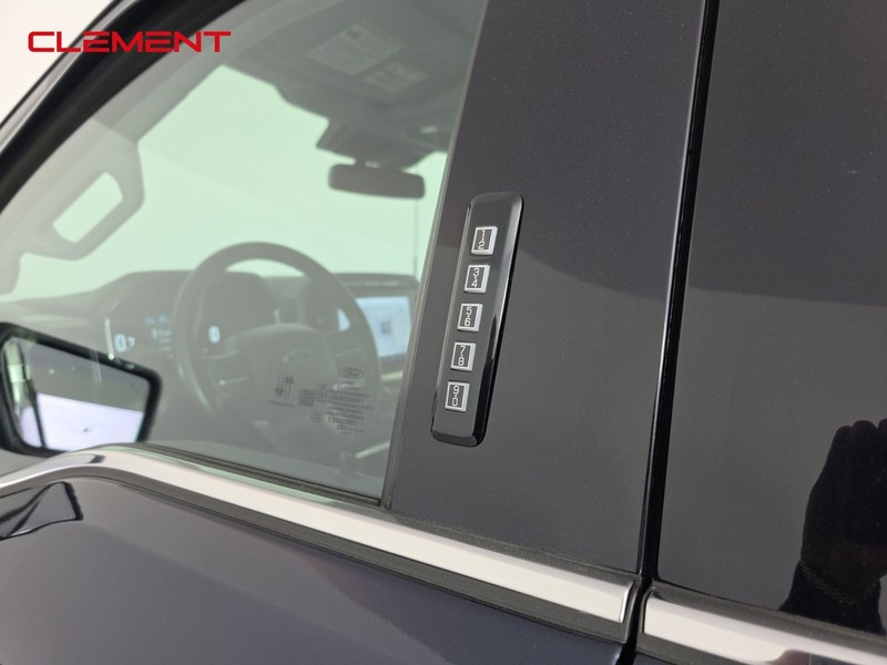 Ford F-150 Vehicle Full-screen Gallery Image 8