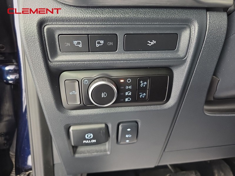 Ford F-150 Vehicle Full-screen Gallery Image 11