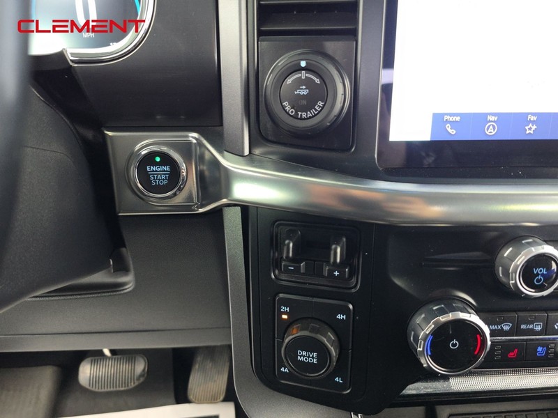 Ford F-150 Vehicle Full-screen Gallery Image 16