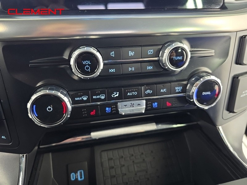 Ford F-150 Vehicle Full-screen Gallery Image 17