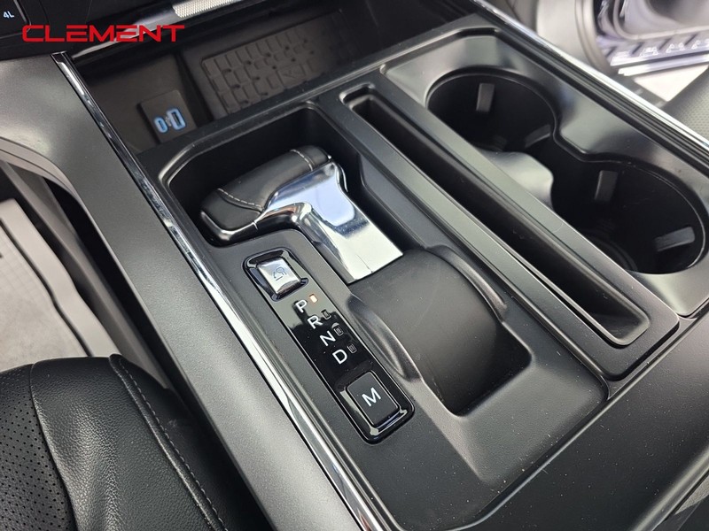 Ford F-150 Vehicle Full-screen Gallery Image 21