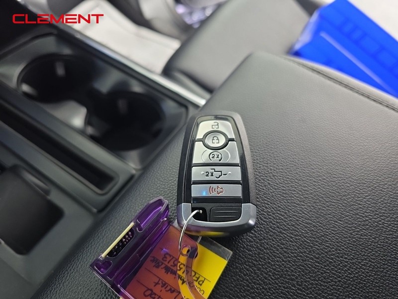 Ford F-150 Vehicle Full-screen Gallery Image 22