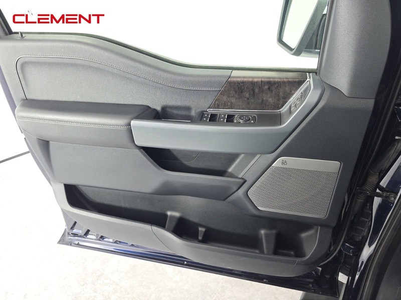 Ford F-150 Vehicle Full-screen Gallery Image 24