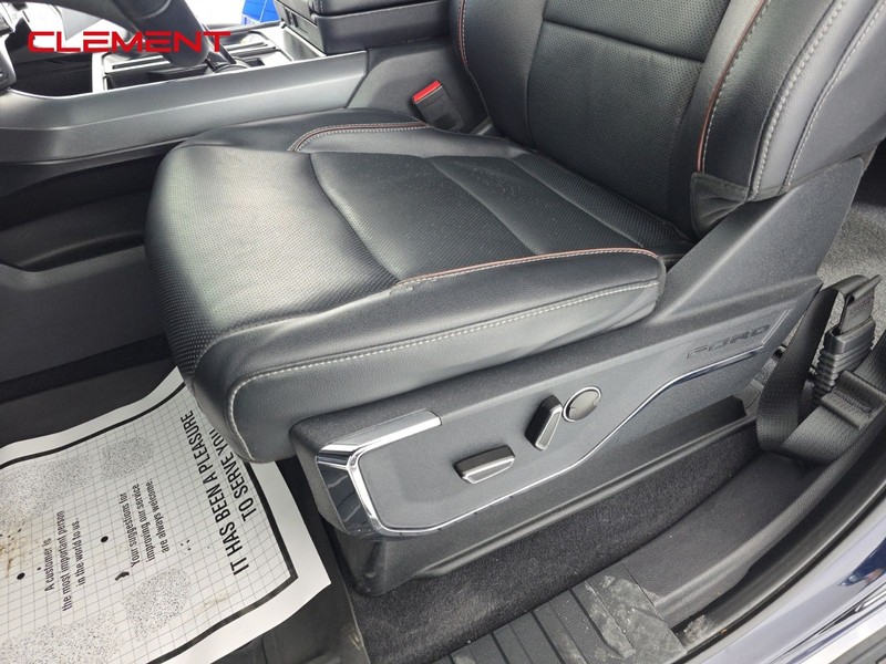 Ford F-150 Vehicle Full-screen Gallery Image 25