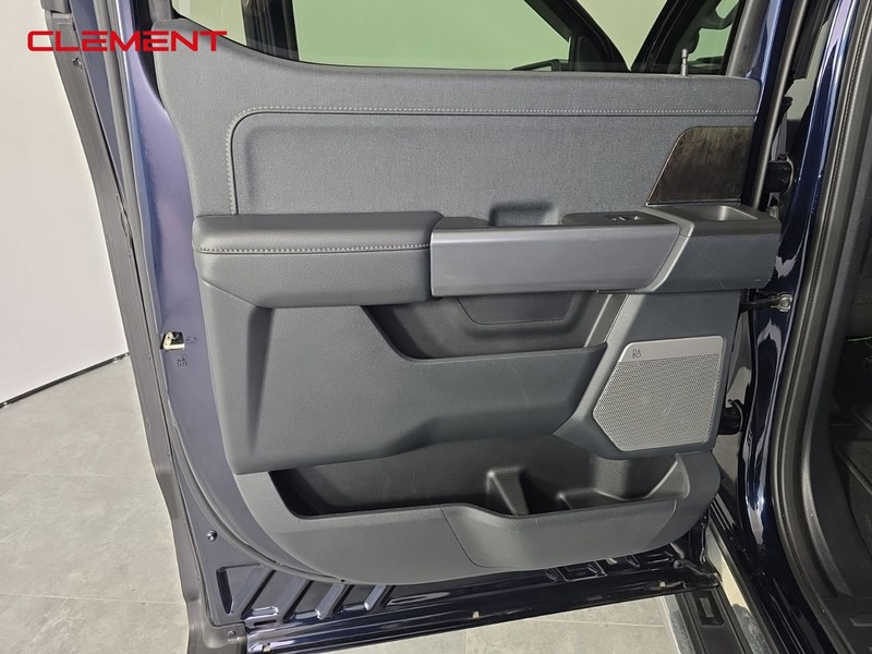 Ford F-150 Vehicle Full-screen Gallery Image 27