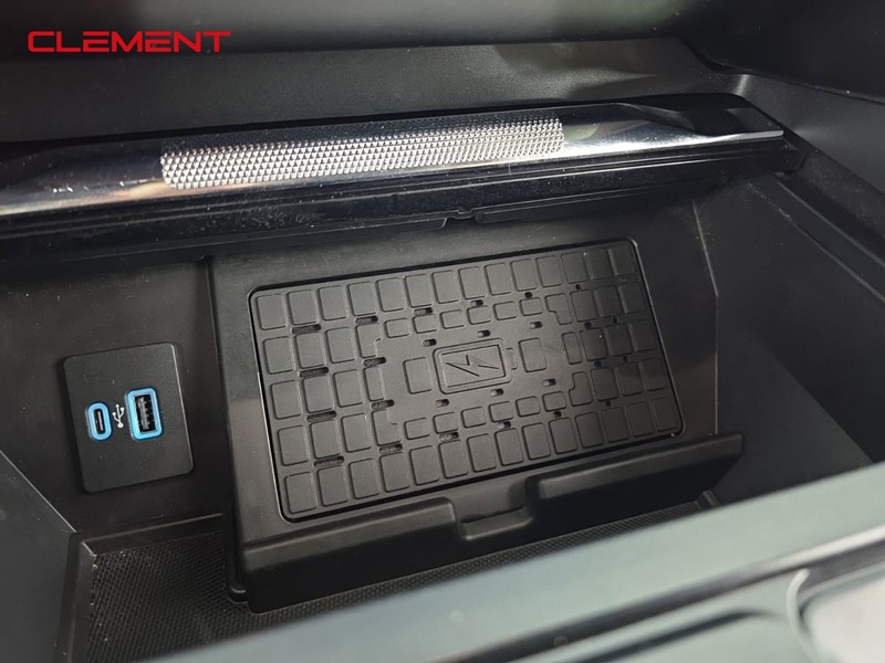 Ford F-150 Vehicle Full-screen Gallery Image 21