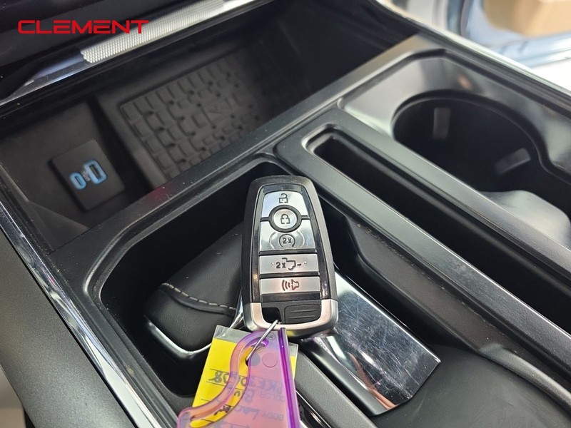 Ford F-150 Vehicle Full-screen Gallery Image 22