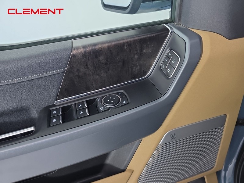 Ford F-150 Vehicle Full-screen Gallery Image 23