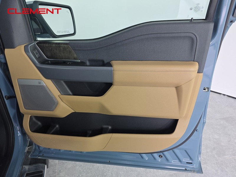 Ford F-150 Vehicle Full-screen Gallery Image 32