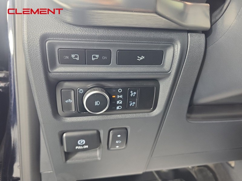 Ford F-150 Vehicle Full-screen Gallery Image 9