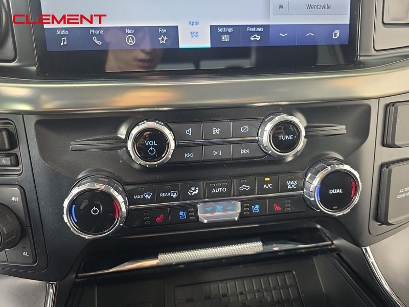 Ford F-150 Vehicle Full-screen Gallery Image 16