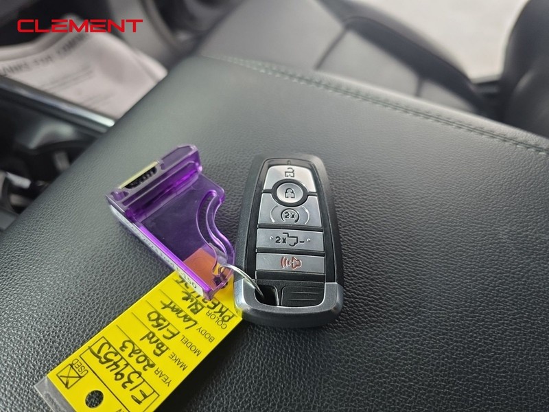 Ford F-150 Vehicle Full-screen Gallery Image 18