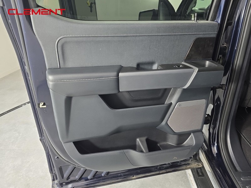 Ford F-150 Vehicle Full-screen Gallery Image 23