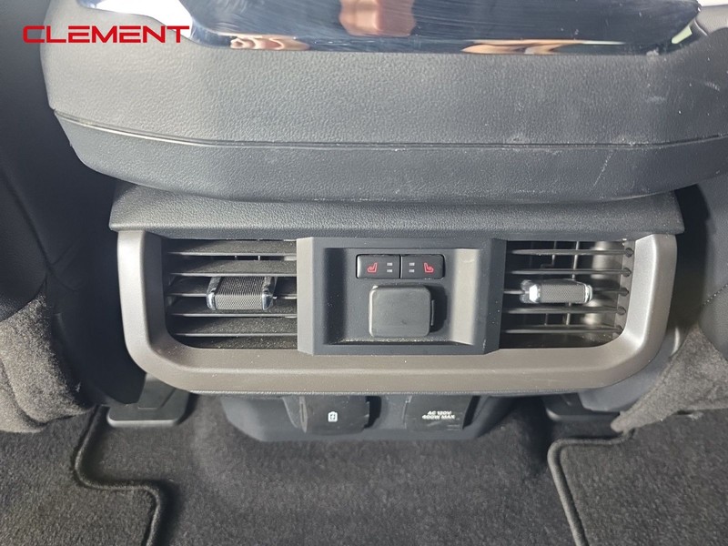 Ford F-150 Vehicle Full-screen Gallery Image 25