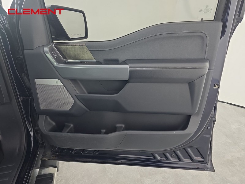 Ford F-150 Vehicle Full-screen Gallery Image 28