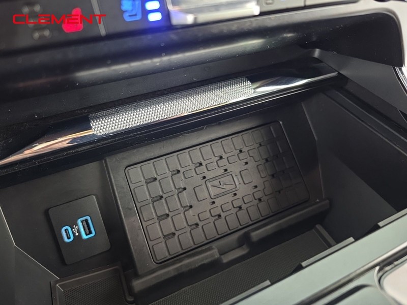 Ford F-150 Vehicle Full-screen Gallery Image 23