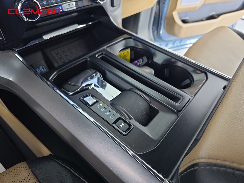 Ford F-150 Vehicle Full-screen Gallery Image 24