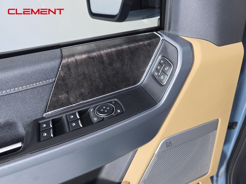 Ford F-150 Vehicle Full-screen Gallery Image 25