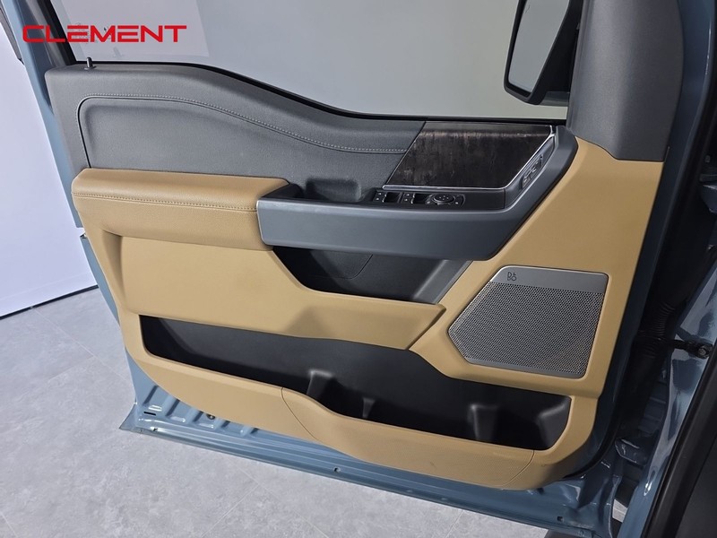 Ford F-150 Vehicle Full-screen Gallery Image 26