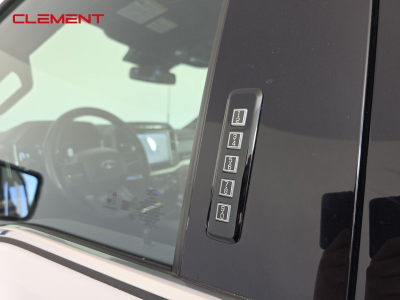 Ford F-150 Vehicle Full-screen Gallery Image 8