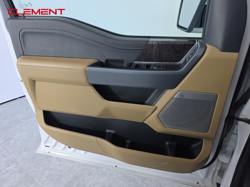 Ford F-150 Vehicle Full-screen Gallery Image 23