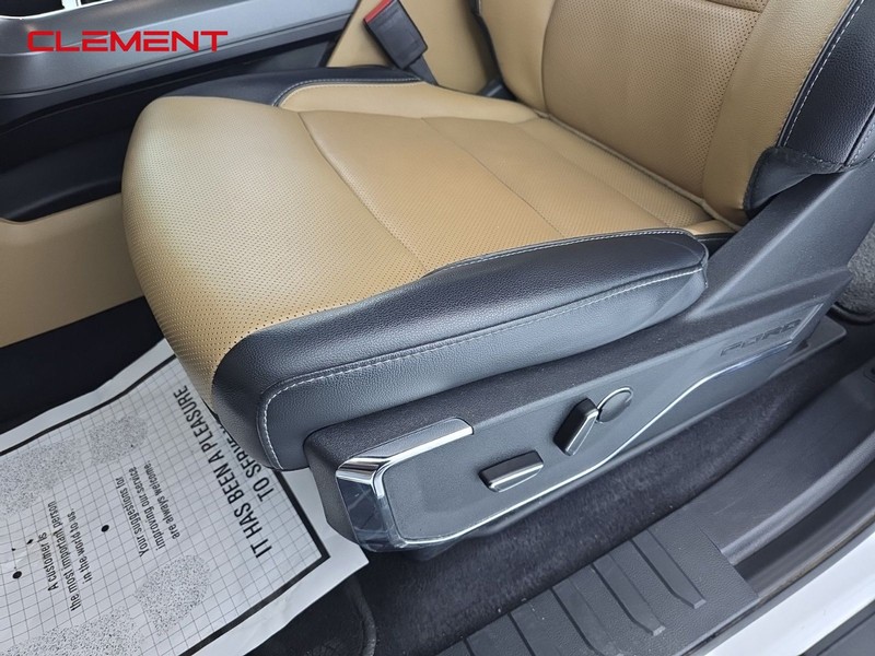 Ford F-150 Vehicle Full-screen Gallery Image 24