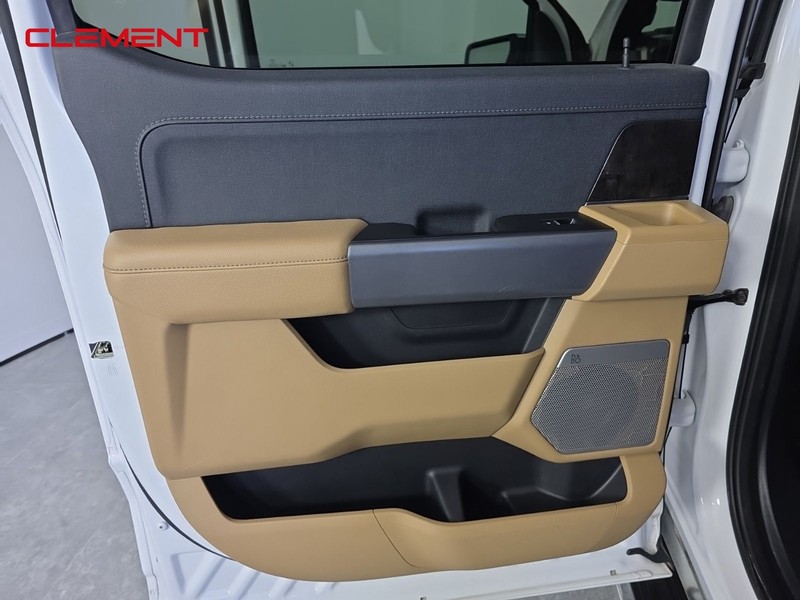 Ford F-150 Vehicle Full-screen Gallery Image 26