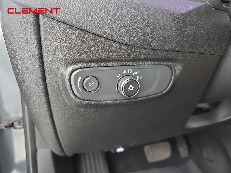 Chevrolet Equinox Vehicle Full-screen Gallery Image 12