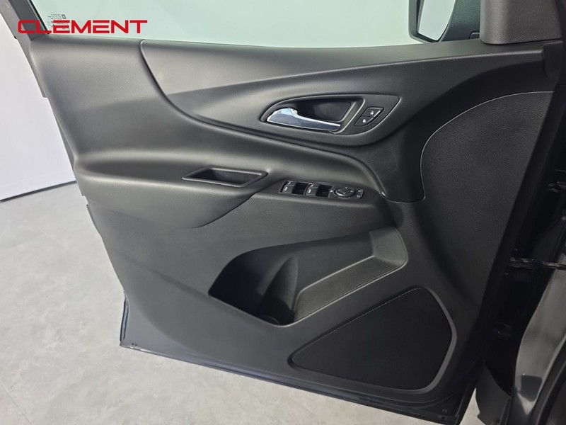 Chevrolet Equinox Vehicle Full-screen Gallery Image 23