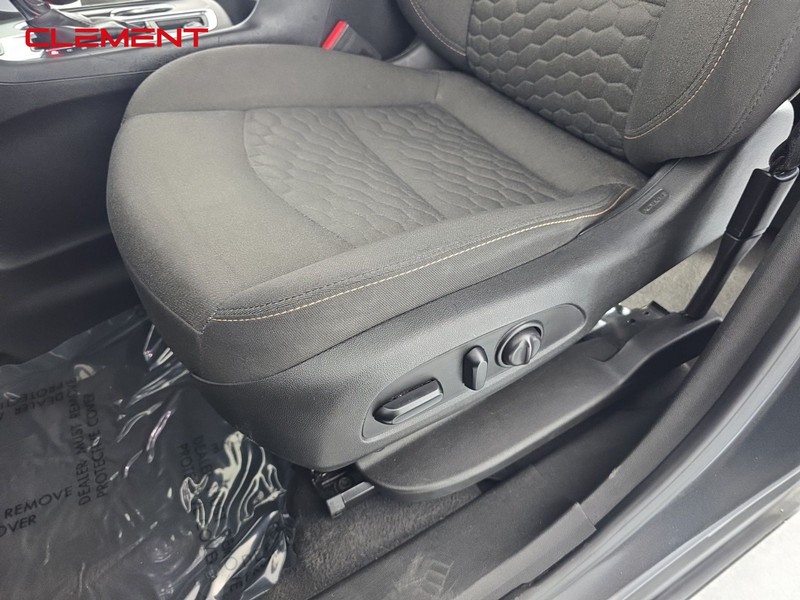 Chevrolet Equinox Vehicle Full-screen Gallery Image 24