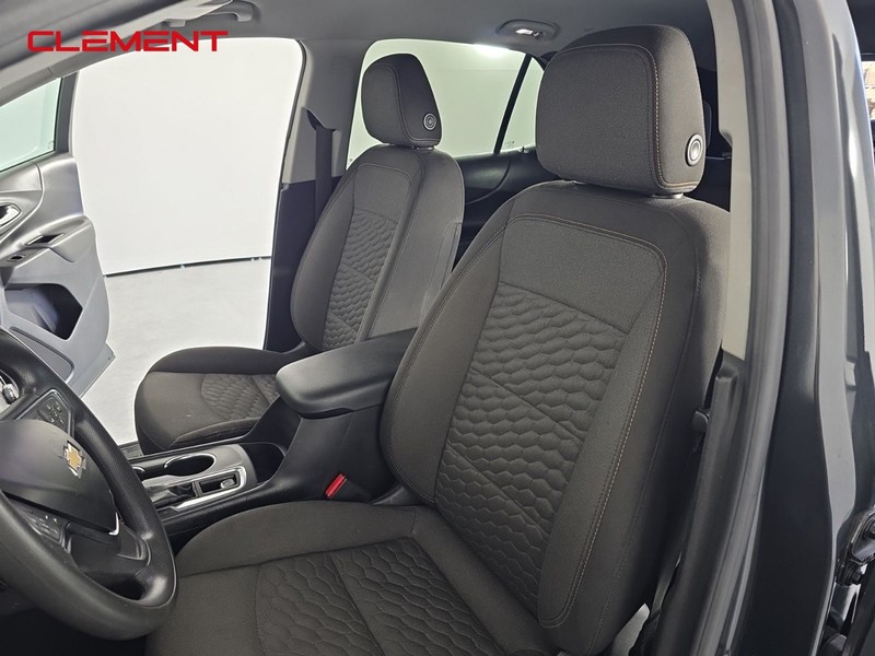 Chevrolet Equinox Vehicle Full-screen Gallery Image 25