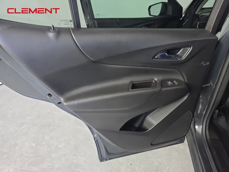 Chevrolet Equinox Vehicle Full-screen Gallery Image 26