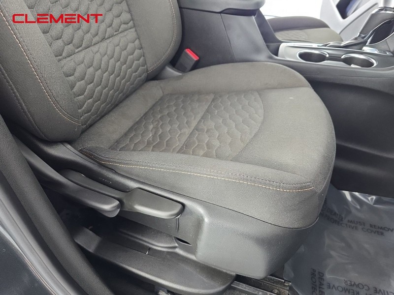 Chevrolet Equinox Vehicle Full-screen Gallery Image 29