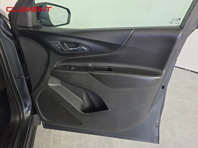 Chevrolet Equinox Vehicle Full-screen Gallery Image 31