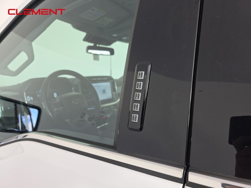 Ford F-150 Vehicle Full-screen Gallery Image 9