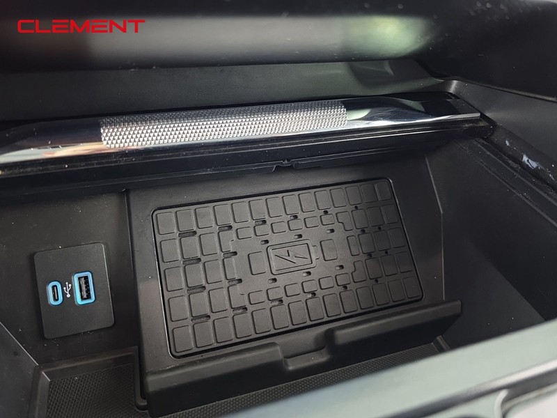 Ford F-150 Vehicle Full-screen Gallery Image 21