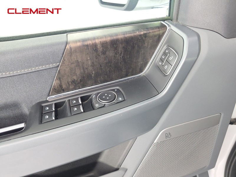 Ford F-150 Vehicle Full-screen Gallery Image 24