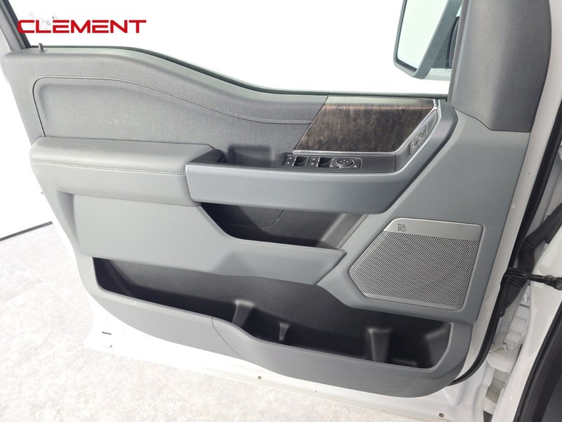 Ford F-150 Vehicle Full-screen Gallery Image 25