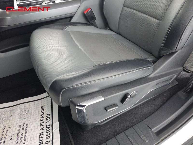 Ford F-150 Vehicle Full-screen Gallery Image 26