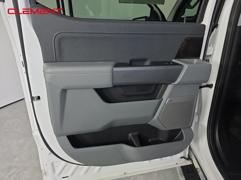 Ford F-150 Vehicle Full-screen Gallery Image 28