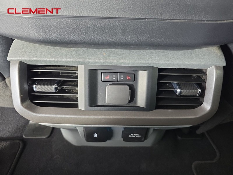 Ford F-150 Vehicle Full-screen Gallery Image 30