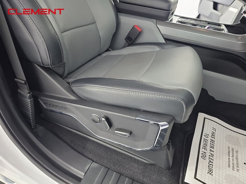 Ford F-150 Vehicle Full-screen Gallery Image 31