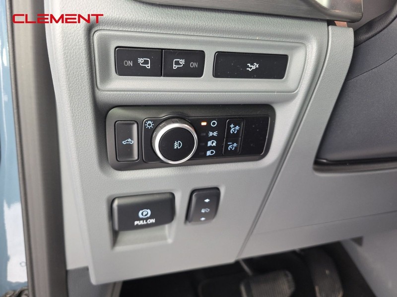 Ford F-150 Vehicle Full-screen Gallery Image 12