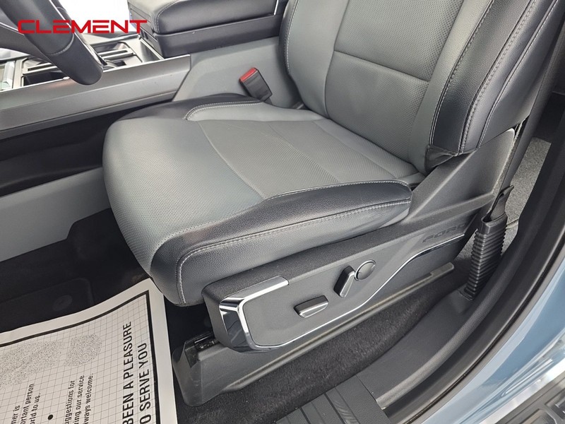 Ford F-150 Vehicle Full-screen Gallery Image 24