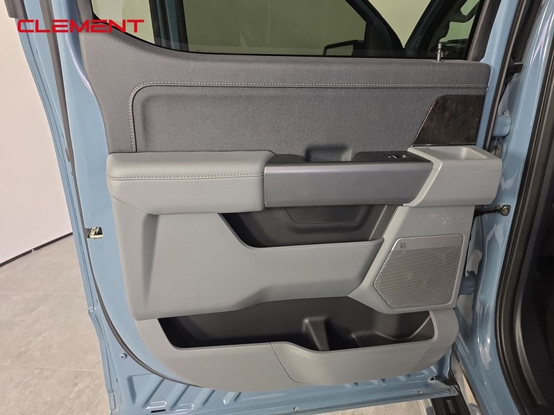 Ford F-150 Vehicle Full-screen Gallery Image 26