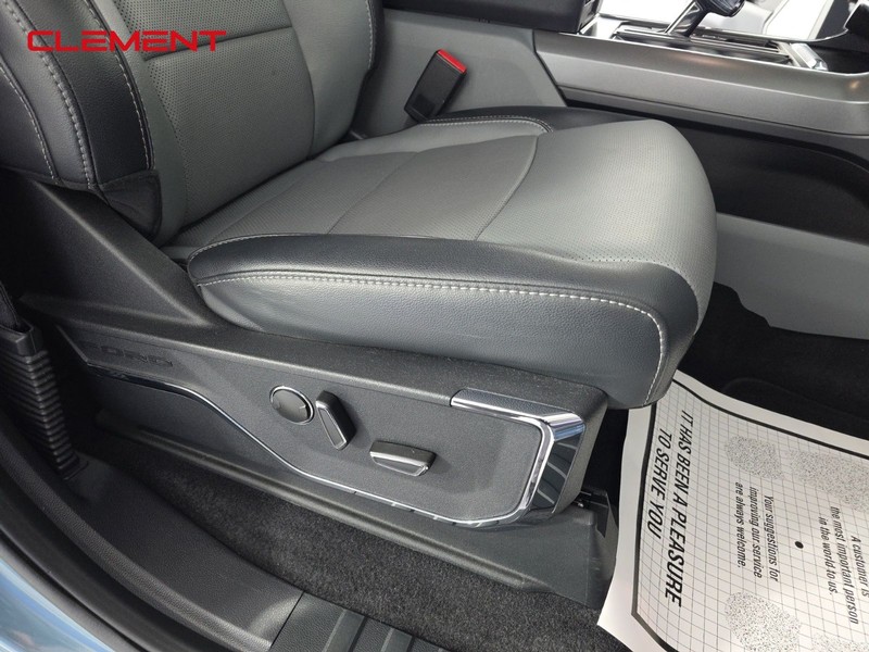 Ford F-150 Vehicle Full-screen Gallery Image 30