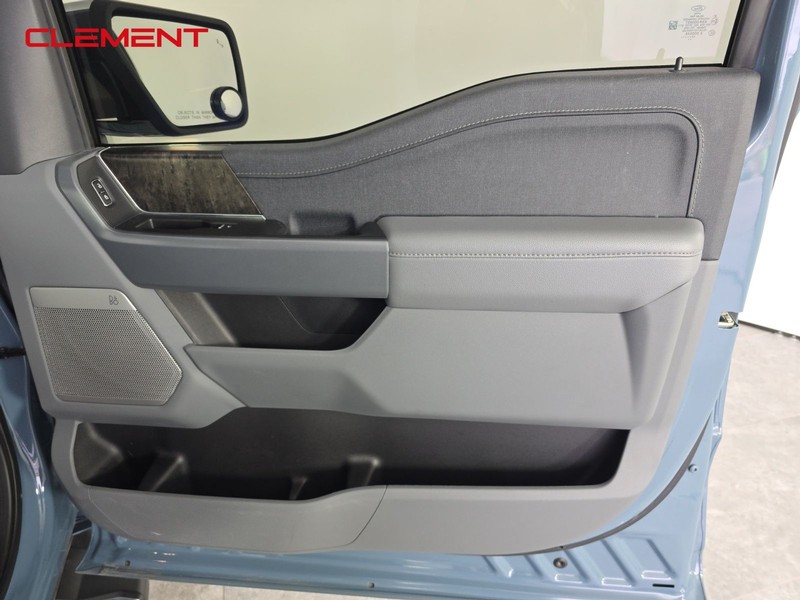 Ford F-150 Vehicle Full-screen Gallery Image 32