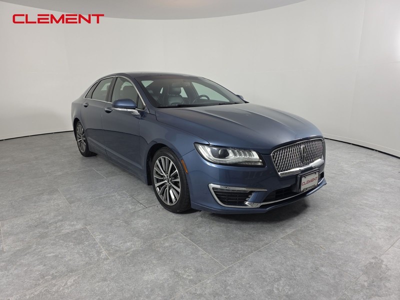 Lincoln MKZ Vehicle Full-screen Gallery Image 3